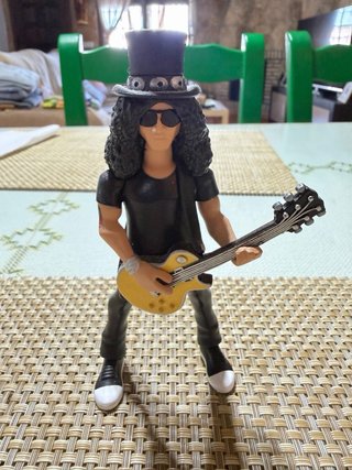 Figura Slash Guns N' Roses con Guitarra