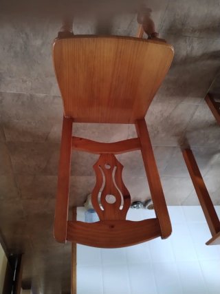 Mesa de pino y 4 sillas