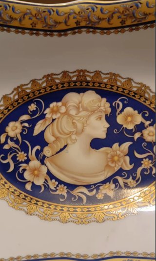 Centrotavola decorativo con cammeo