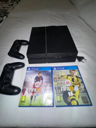 PS4 (PlayStation 4) Negra + 2 Mandos