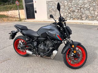 Yamaha MT-07 2021 negra/roja