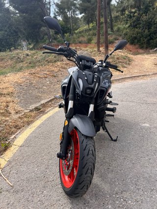 Yamaha MT-07 2021 negra/roja