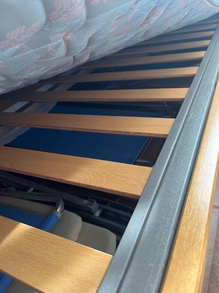 Cama individual de madera
