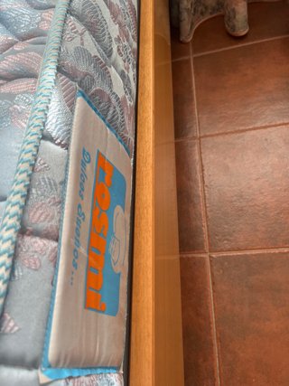Cama individual de madera