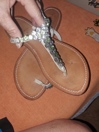Sandalias de pedrería plateadas y verdes