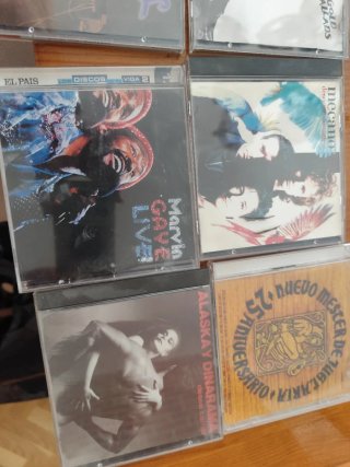 Lote 50 CDs Variados + Torre