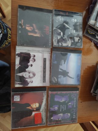 Lote 50 CDs Variados + Torre