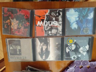 Lote 50 CDs Variados + Torre