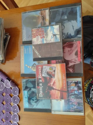Lote 50 CDs Variados + Torre