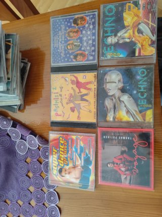 Lote 50 CDs Variados + Torre
