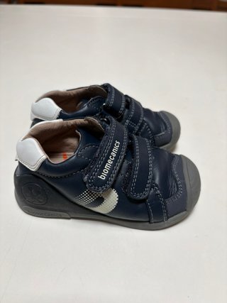 Deportivos Biomecanics niño talla 23