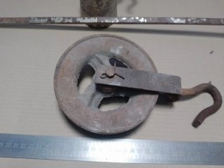 Balanza romana antigua con polea de regalo