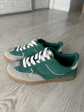 Deportivas Stradivarius grises y verdes