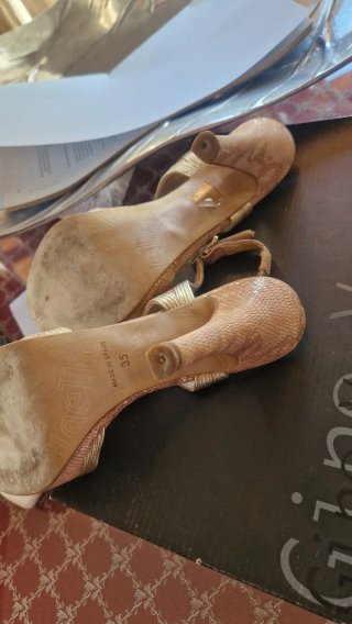 Zapatos de tacón Gino Ventori dorados