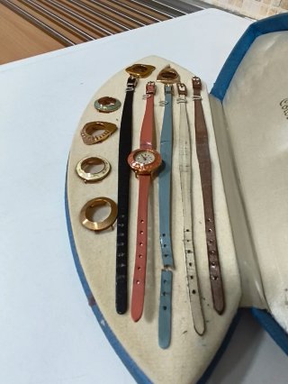 Nivada Colorama Reloj y Correas