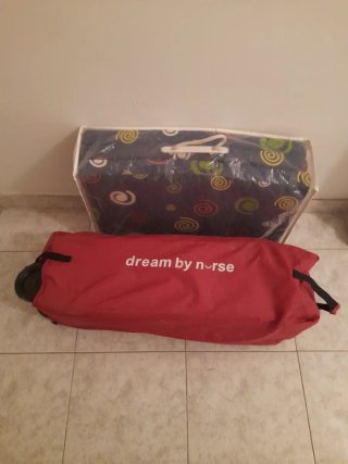 Cuna de viaje y colchón