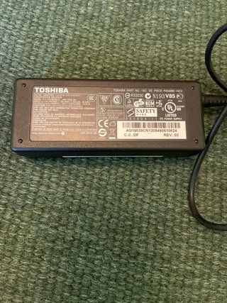 Cargador Toshiba ADP-75SB