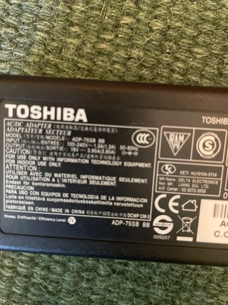 Cargador Toshiba ADP-75SB