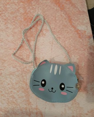 Bolso gatito azul con correa para niña, es pequeño