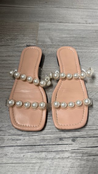 Sandalias planas con perlas