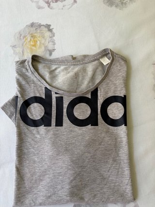 Camiseta Adidas Gris Logo Grande