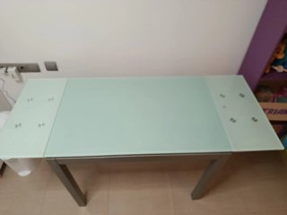 Mesa extensible cristal y metal