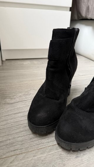 Botas botines de tacón negras con hebilla