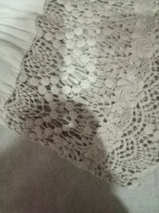 Blusa beige con encaje