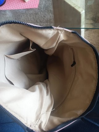Mochila Rosa con detalles negros