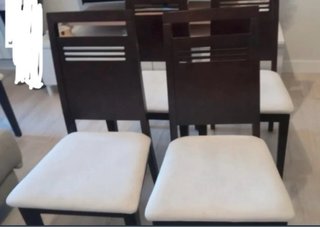 Mesa de comedor con 4 sillas