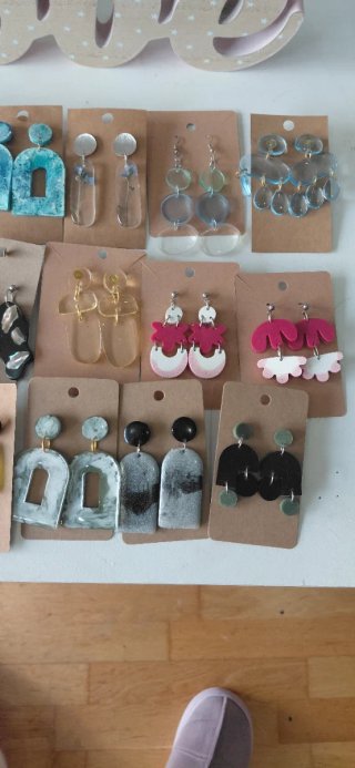 Pendientes de resina artesanales