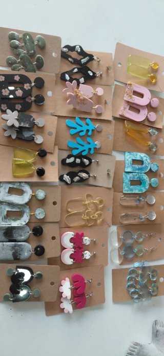 Pendientes de resina artesanales