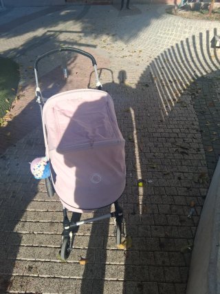 Carro de bebé rosa y negro