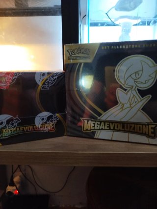 Espositore + ETB Pokémon Megaevoluzioni