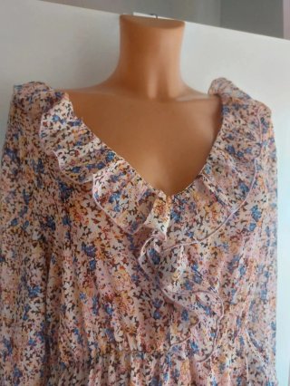Vestido Zara floral largo talla S (con volantes)