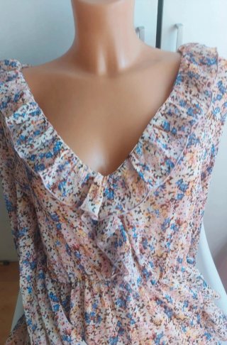 Vestido Zara floral largo talla S (con volantes)