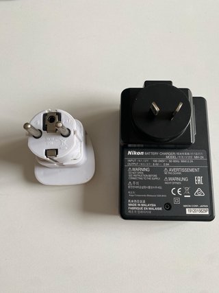 Nikon D5600 + Objetivo 18-55mm VR + 3 Baterías