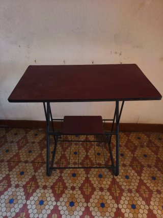 Mesa auxiliar vintage metal y madera