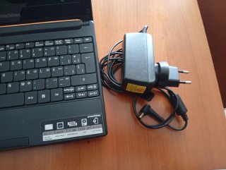 Portátil eMachines 10 con funda y cargador