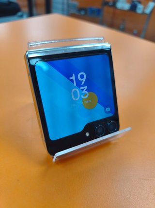 Samsung Galaxy Z Flip 5 256GB 8GB RAM