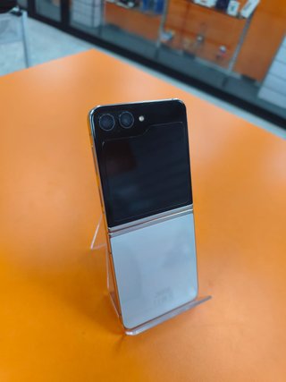 Samsung Galaxy Z Flip 5 256GB 8GB RAM