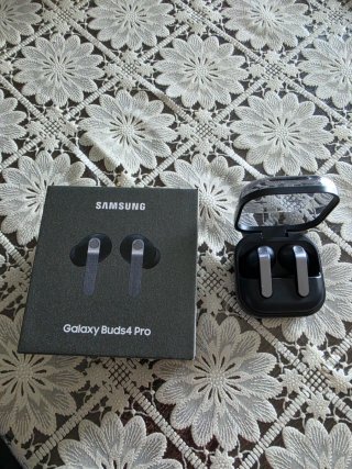 Samsung Galaxy Buds 4 Pro - Black/Silver