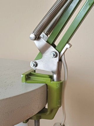 Lámpara flexo vintage verde escandinava