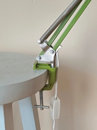 Lámpara flexo vintage verde escandinava
