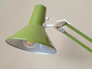 Lámpara flexo vintage verde escandinava