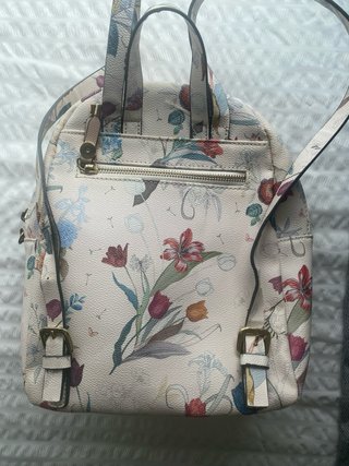 Mochila floral beige y multicolor