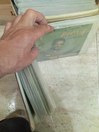 Lote 40 vinilos pequeños en 2 álbumes