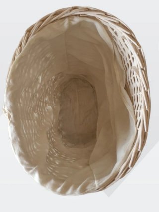 Cesta de mimbre artesanal