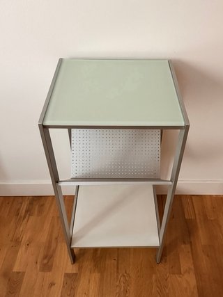 Mesa auxiliar cristal y metal