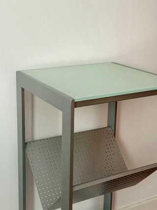Mesa auxiliar cristal y metal